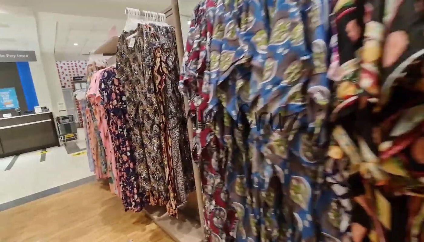 Risky Public Flashing Boobs I Show my Boobs to a guy working in SM Department Store Real Stranger