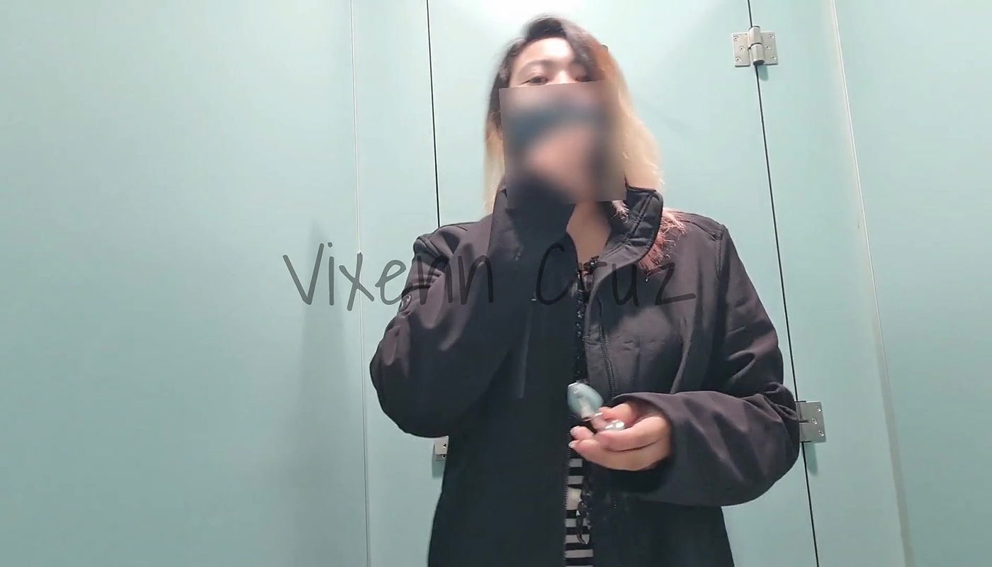 Risky Public Pinay Wear Buttplug at the Shopping Mall’s Restroom New Viral Outdoor