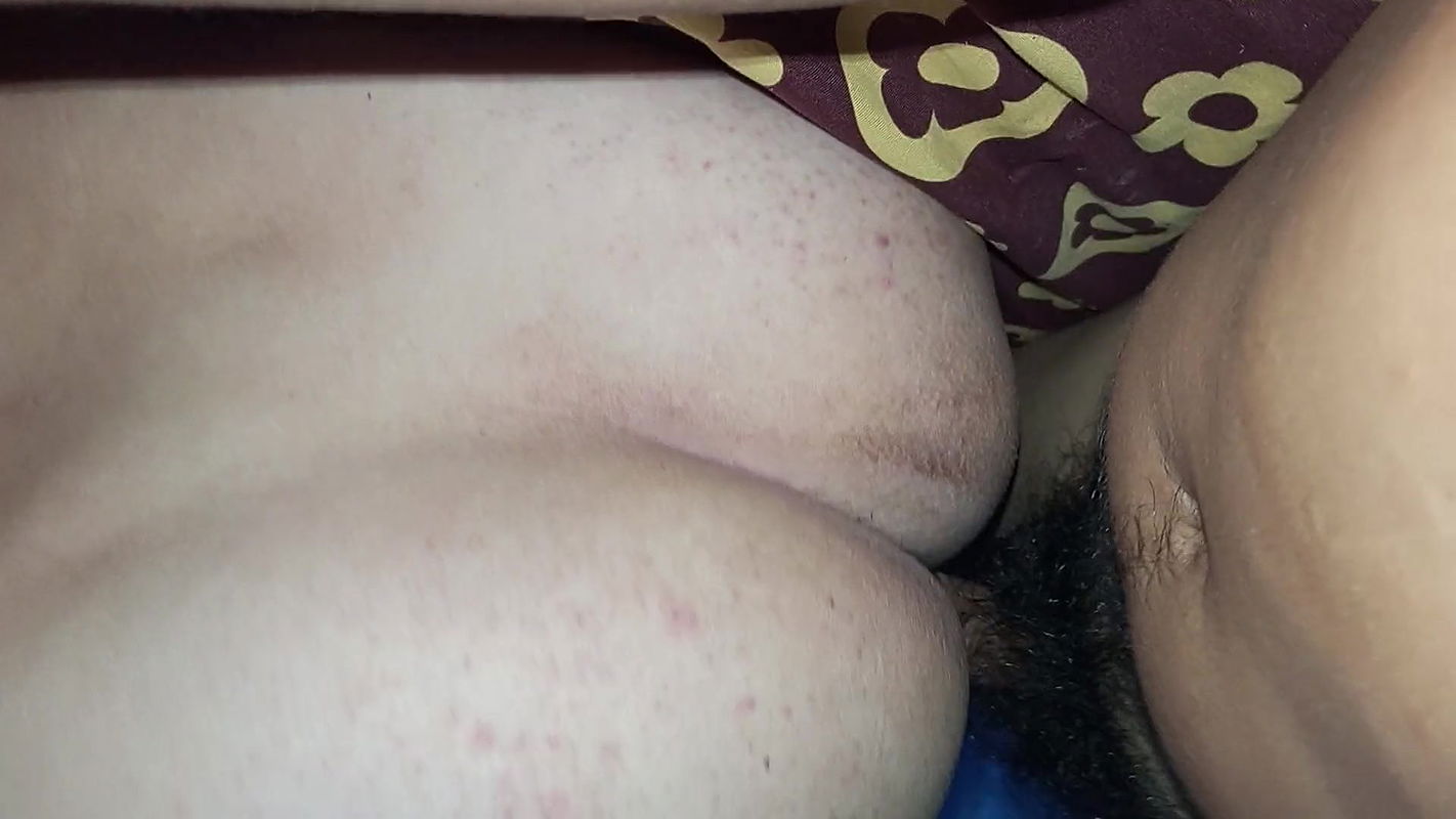 Simpleng Kantutan sa loob ng kumot, Libog na Libpg si Pinay Wife