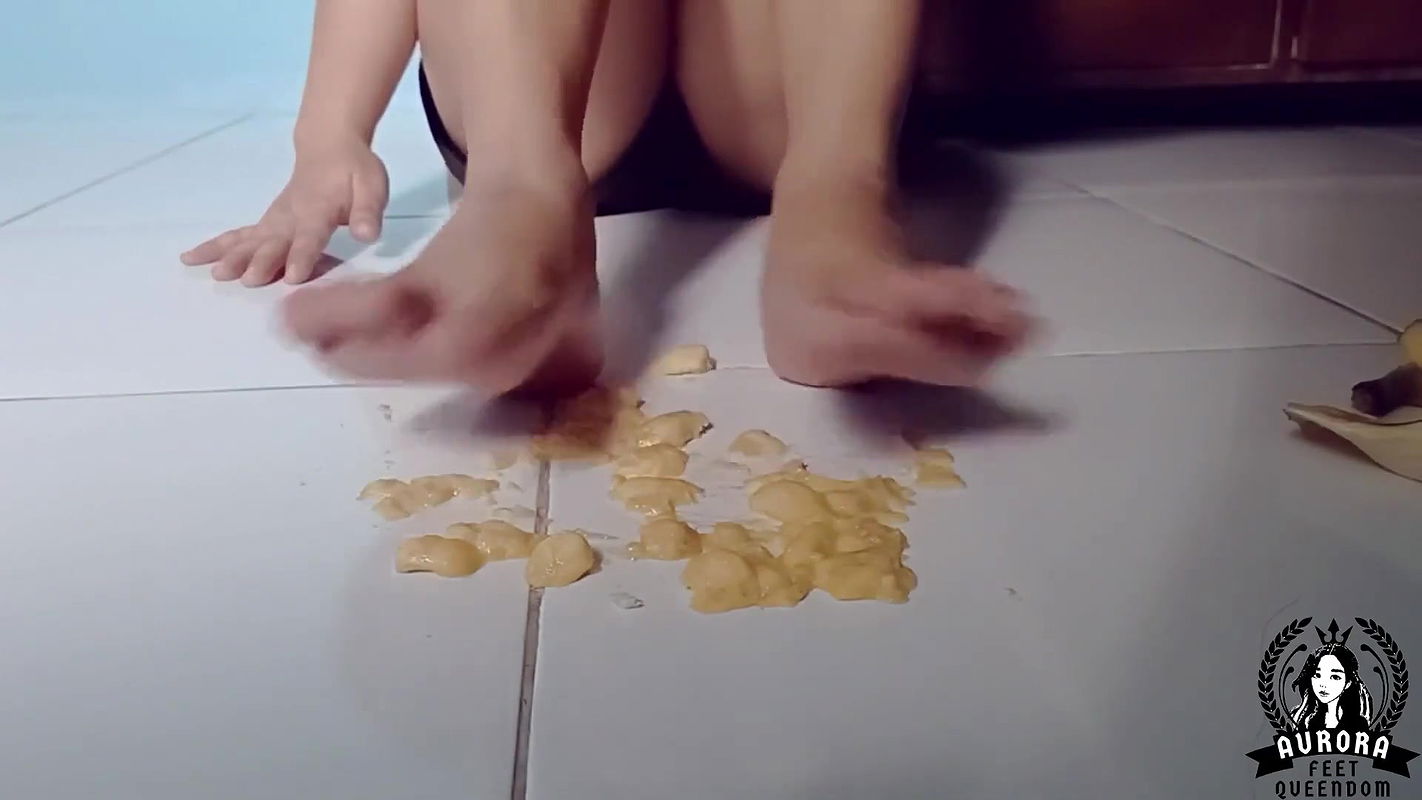 Sorry Banana… Barefoot Food Crushing