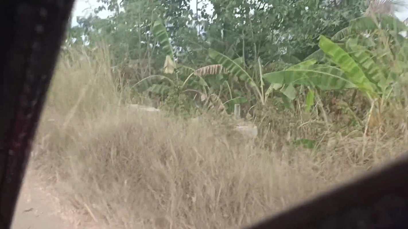 TRIKE DRIVER AND HER PASSENGER FOUND ABONDONED HOUSE AND FUCK HER PASSENGER