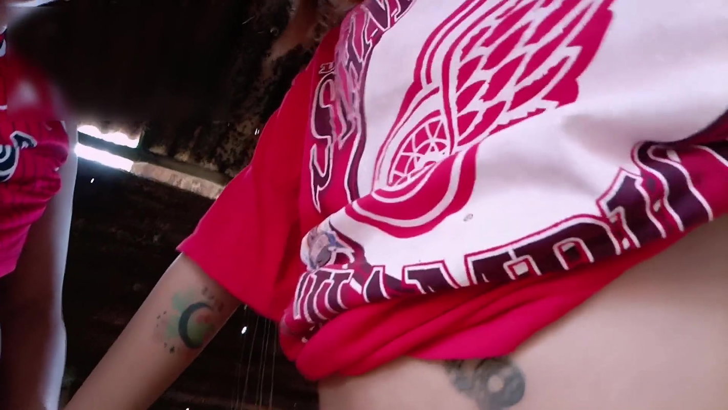 TRIKE DRIVER AND HER PASSENGER FOUND ABONDONED HOUSE AND FUCK HER PASSENGER