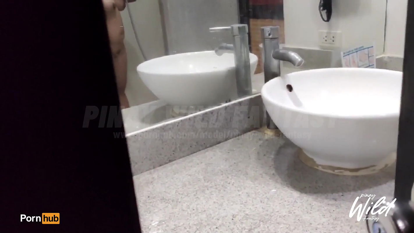 Pinay Step-sister Fucked Hard by Her Step-brother in the Shower and Gets Creampie