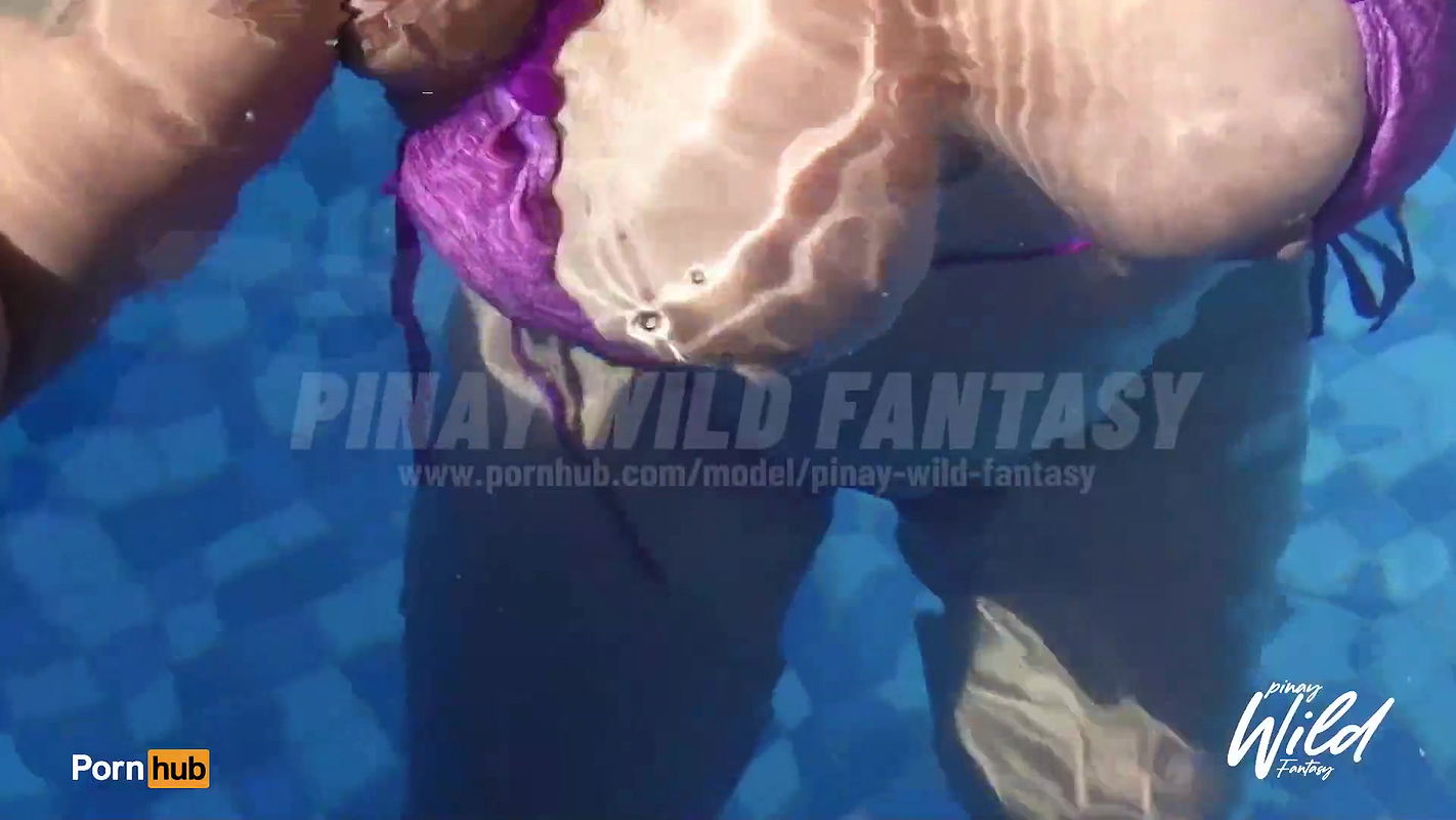 Boso Kay Busty Pinay Wife Pinakita Ang Kanyang Malaking Suso Habang Nasa Pool