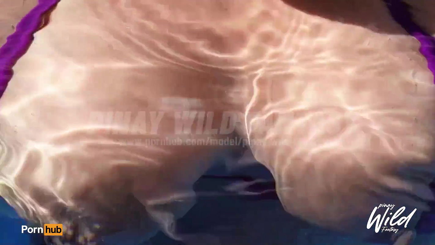 Boso Kay Busty Pinay Wife Pinakita Ang Kanyang Malaking Suso Habang Nasa Pool