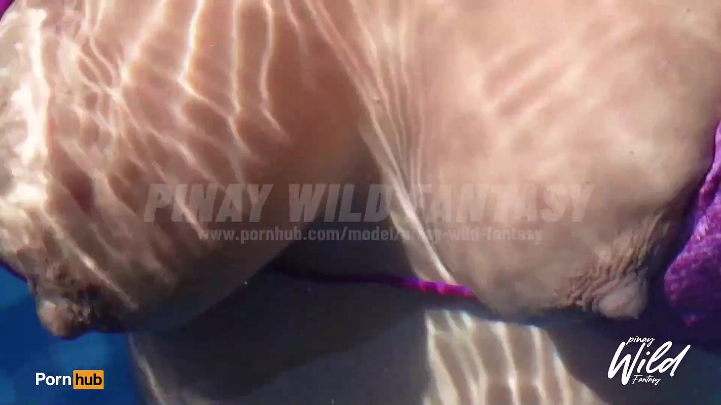 Boso Kay Busty Pinay Wife Pinakita Ang Kanyang Malaking Suso Habang Nasa Pool