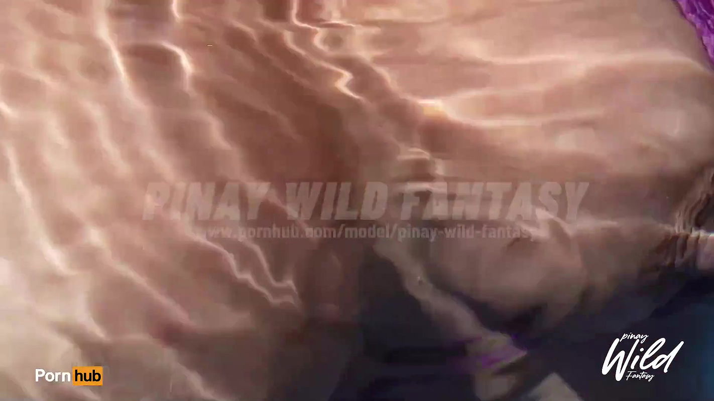 Boso Kay Busty Pinay Wife Pinakita Ang Kanyang Malaking Suso Habang Nasa Pool