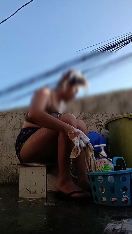 FLASHING MY NIPPLE WITH MY NEIGHBOR AND HE ENJOYED IT