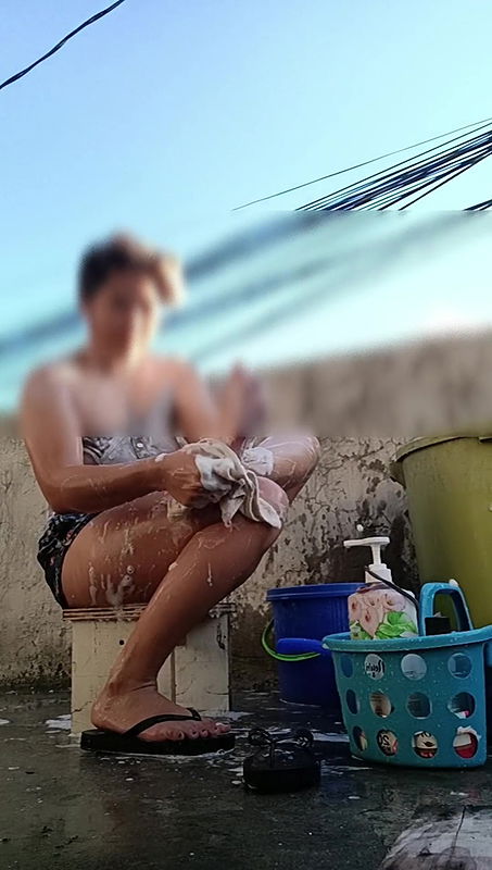 FLASHING MY NIPPLE WITH MY NEIGHBOR AND HE ENJOYED IT