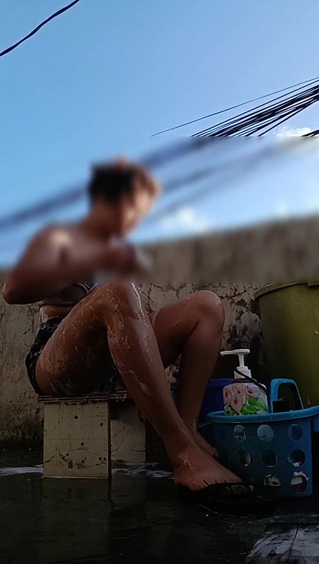 FLASHING MY NIPPLE WITH MY NEIGHBOR AND HE ENJOYED IT