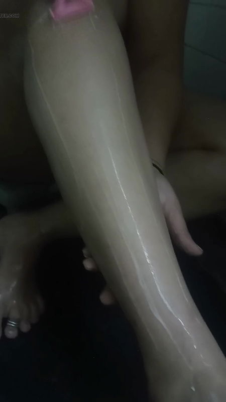 Indian Bhabhi Bathing And Shaving Her Pussy