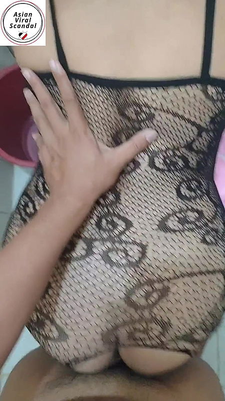 Indonesian Teen in Lingerie fucked in a beach dressing room