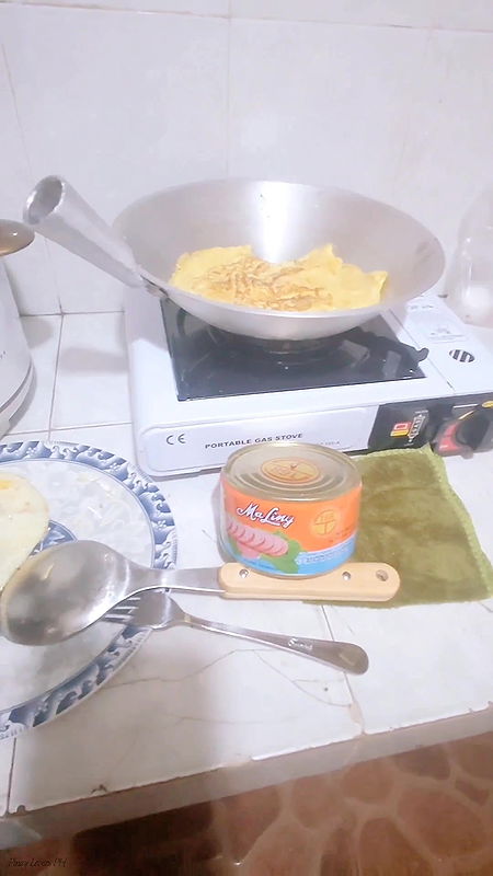 Magandang Pinay Kinantot habang Nagluluto ng Almusal