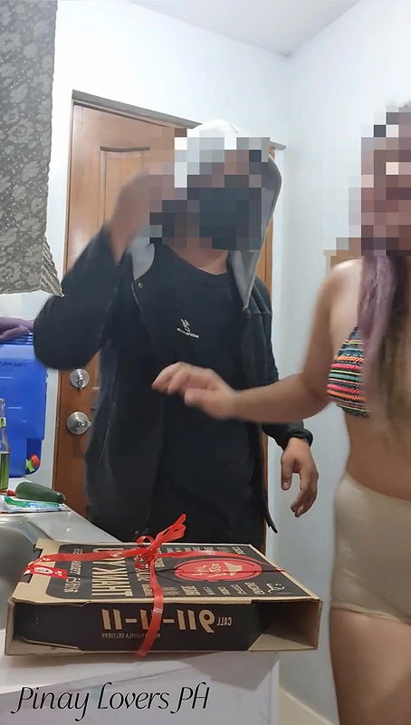 Mommy, another pizza delivery guy didn’t expect me to offer my pussy instead of paying – Pinay Lovers Ph