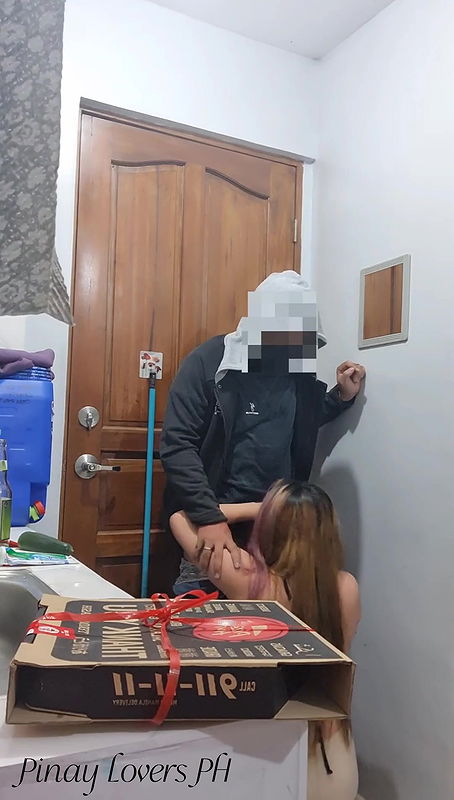 Mommy, another pizza delivery guy didn’t expect me to offer my pussy instead of paying – Pinay Lovers Ph