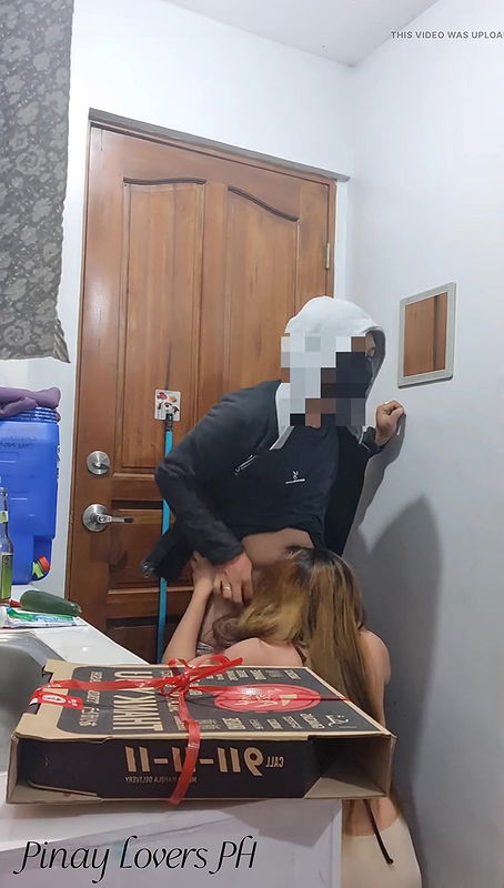 Mommy, another pizza delivery guy didn’t expect me to offer my pussy instead of paying – Pinay Lovers Ph