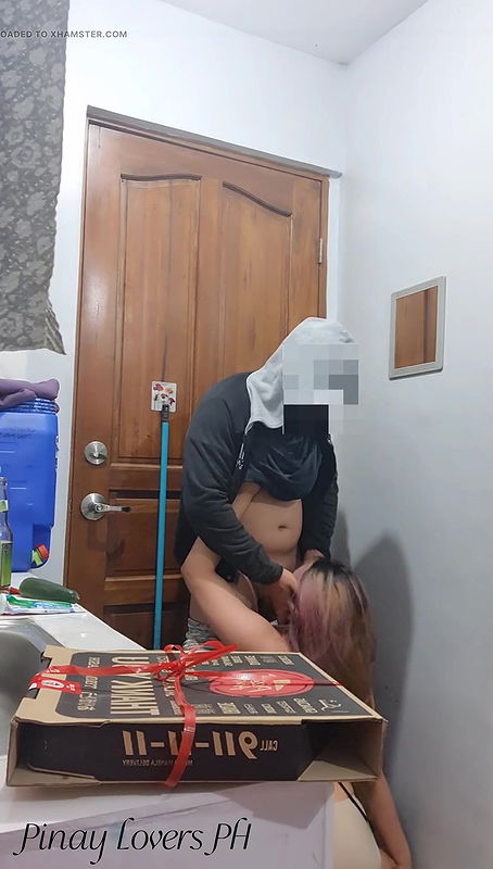 Mommy, another pizza delivery guy didn’t expect me to offer my pussy instead of paying – Pinay Lovers Ph