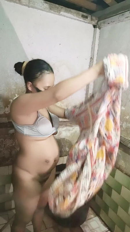 Seeing sister-in-law taking a shower while masturbating