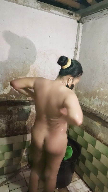 Seeing sister-in-law taking a shower while masturbating