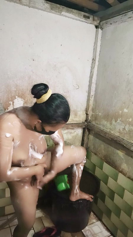 Seeing sister-in-law taking a shower while masturbating