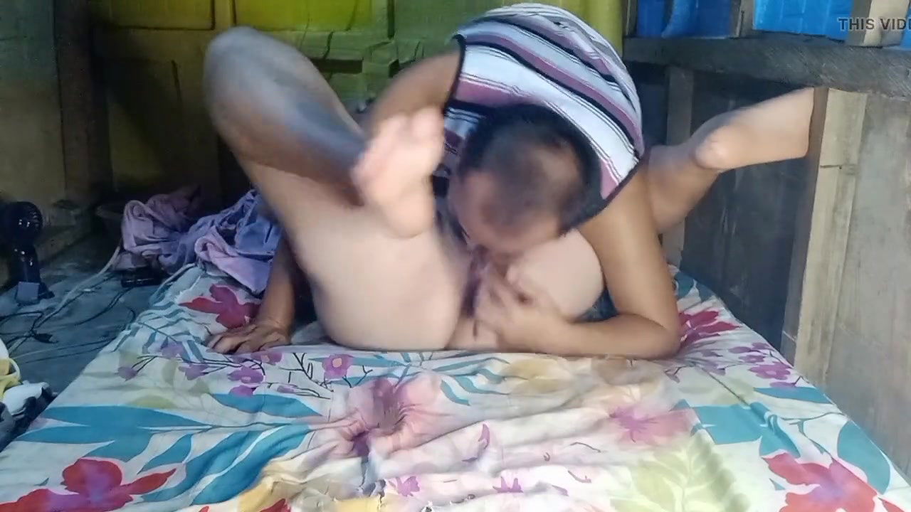 I lick my stepmom pussy she got satisfied of my mouth