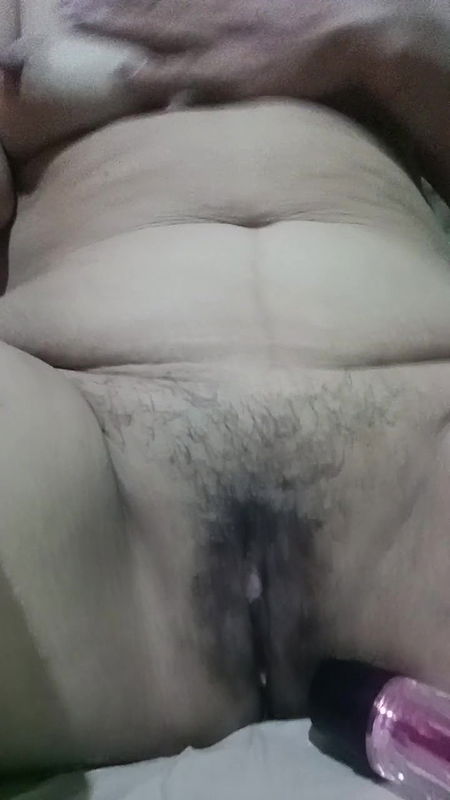 Bored and horny and this feels SOOO good!!