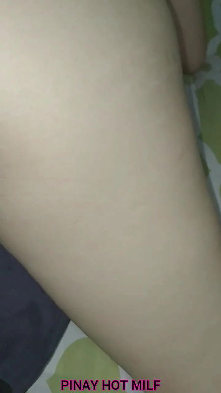 This Pinay Hot MILF fucking her realistic Dildo. It got me so horny