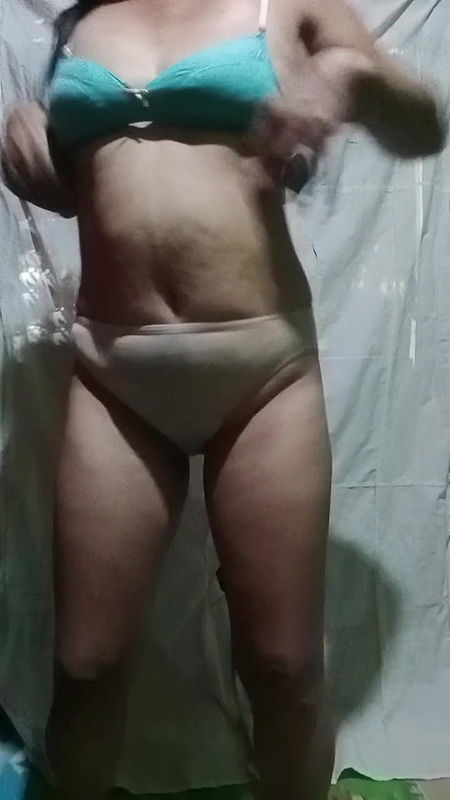 It’s so hot here! This is how I take off my clothes. Do you like it