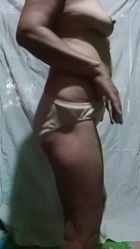 It’s so hot here! This is how I take off my clothes. Do you like it