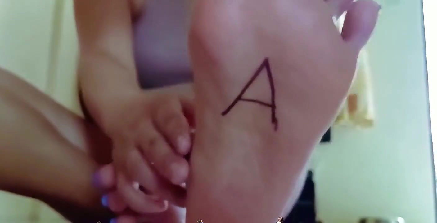 Giantess Teaches the Alphabet to Tiny People