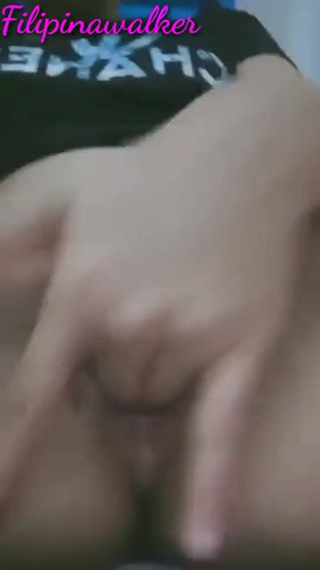 horny pinay fingering her pussy infront of mirror