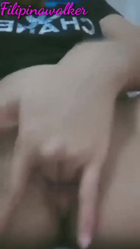 horny pinay fingering her pussy infront of mirror