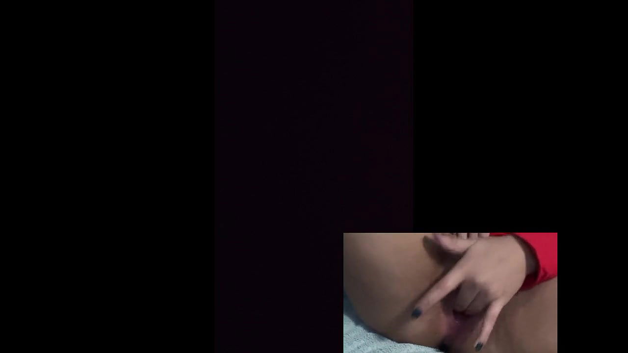 listening to my housemates Nakikinig sa kantotan ng kasama ko sa bahay