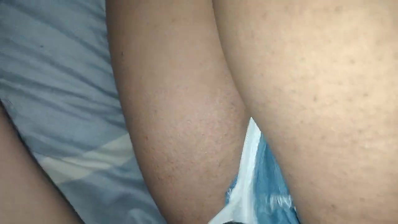 Tinira ng naka shorts