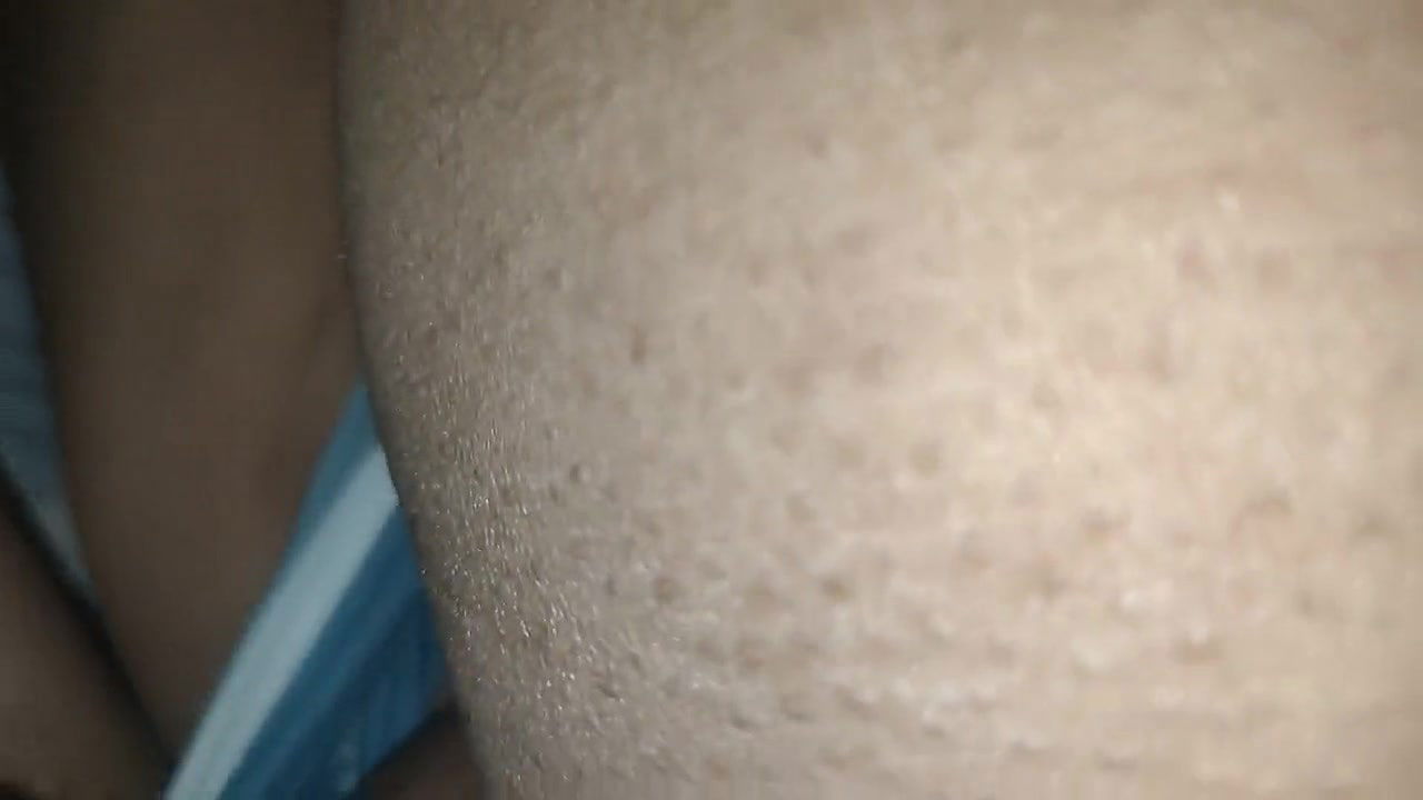 Tinira ng naka shorts