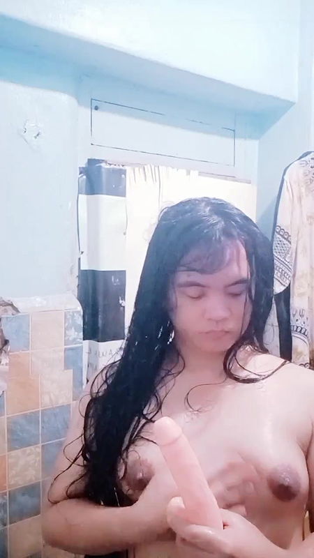 Filipina Babe Plays While on Secret Video Call