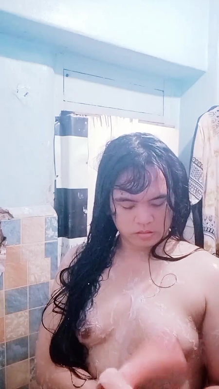 Filipina Babe Plays While on Secret Video Call