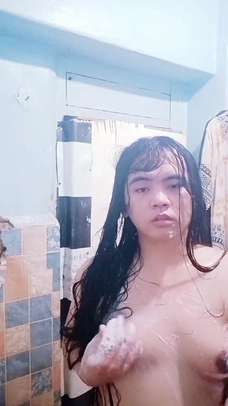 Filipina Babe Plays While on Secret Video Call