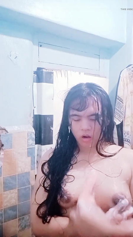 Filipina Babe Plays While on Secret Video Call