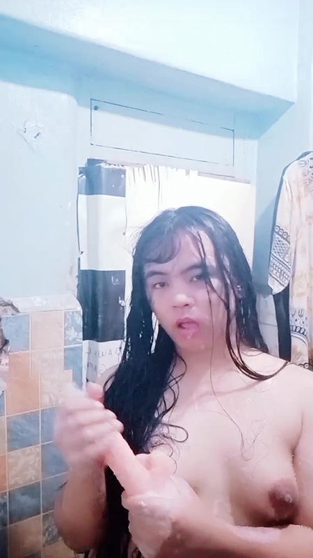 Filipina Babe Plays While on Secret Video Call