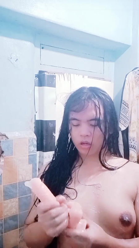 Filipina Babe Plays While on Secret Video Call