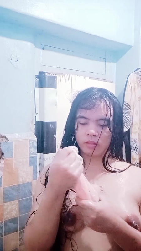 Filipina Babe Plays While on Secret Video Call