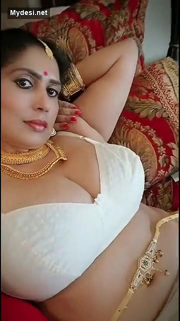 Busty Model Aunty in White Bra with jewellery