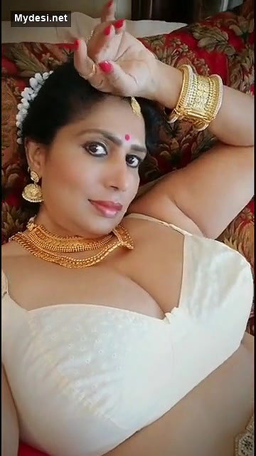 Busty Model Aunty in White Bra with jewellery