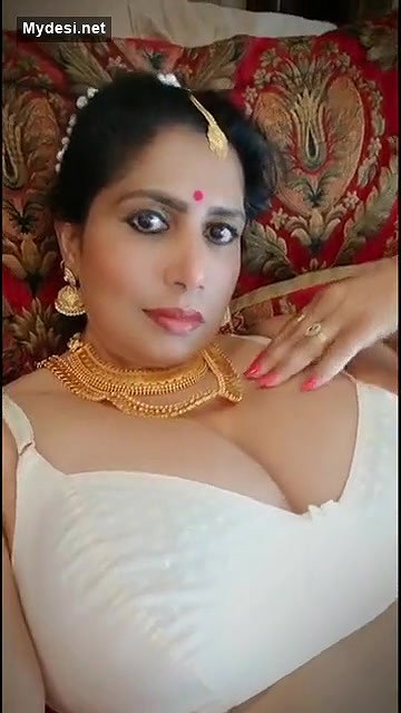 Busty Model Aunty in White Bra with jewellery