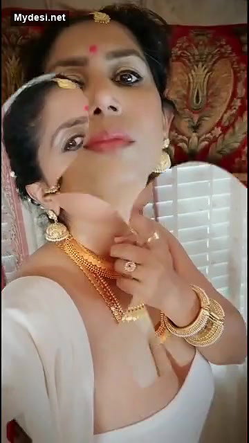 Busty Model Aunty in White Bra with jewellery