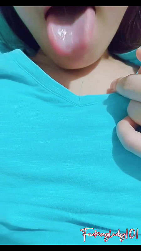 Horny Pinay Babe Fingering her Virgin Pussy