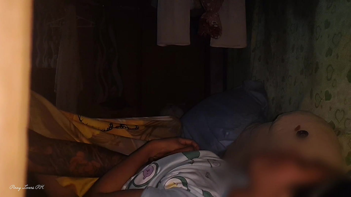 Sharing Bed with Stepsister Indeed in Wild Hot Sex