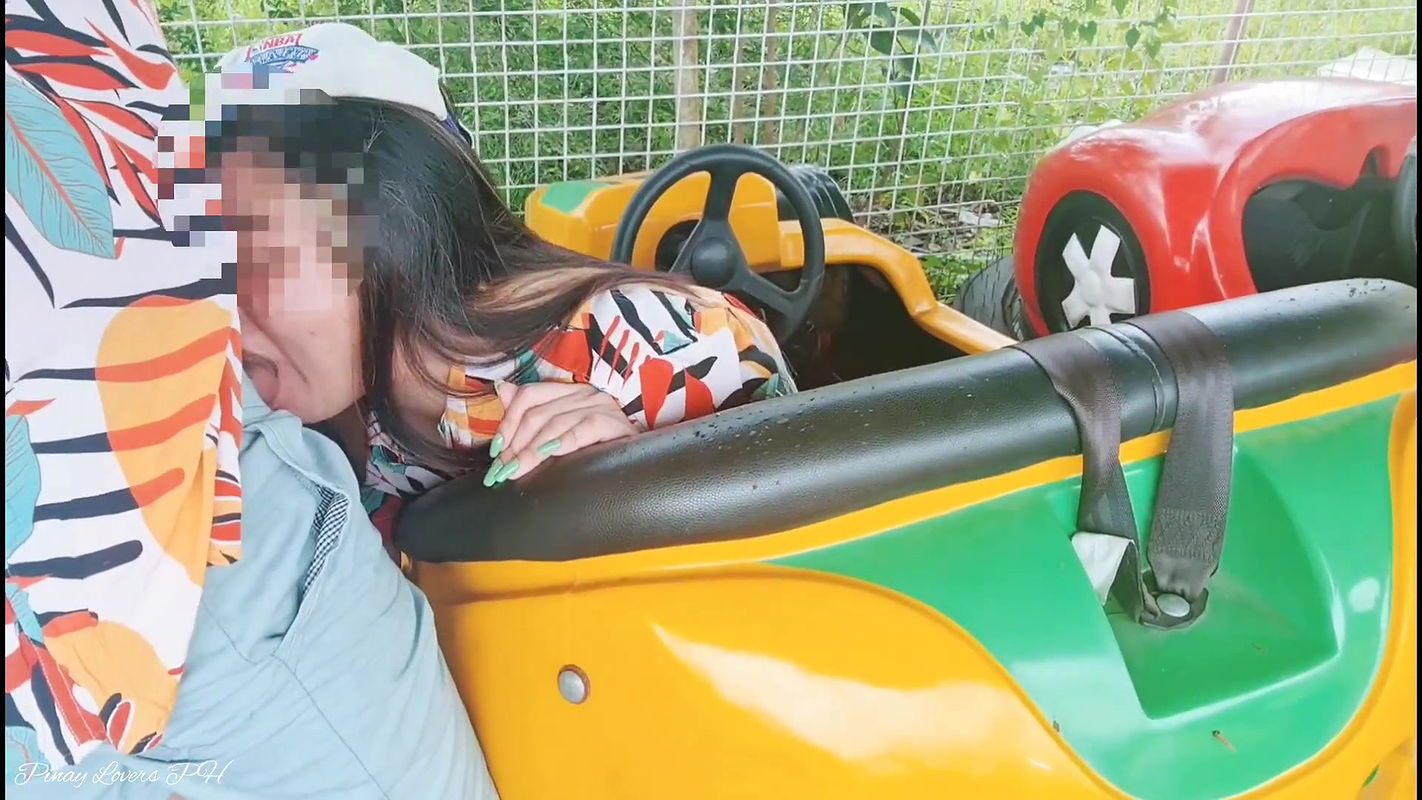 Asian Risky Outdoor Sex in Amusement Park