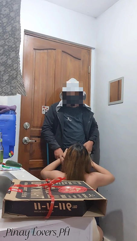 Stepmommy, Another Pizza Delivery Guy Didn’t Expect Me to Offer My Pussy Instead of Paying – Pinay Lovers Ph